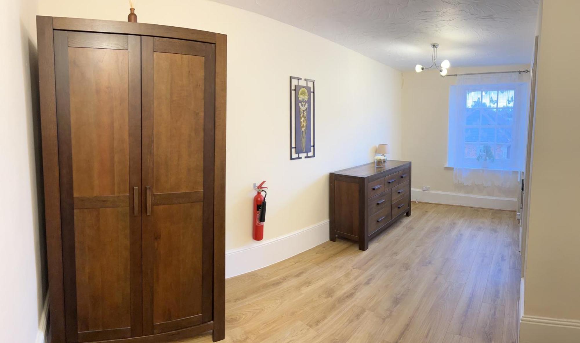 Stay In Yeovil Town Centre, Large 2 Bd Apt With Parking, Sleeps 4 Buitenkant foto