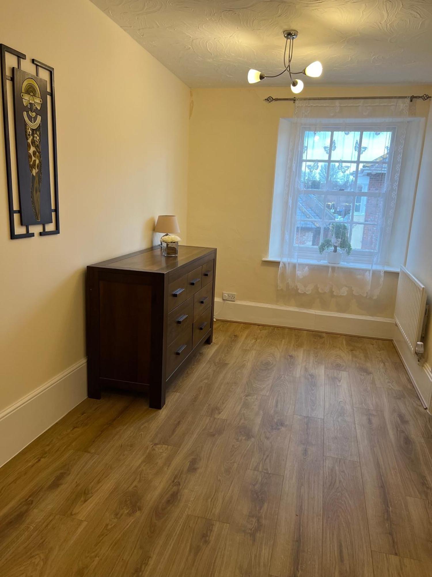 Stay In Yeovil Town Centre, Large 2 Bd Apt With Parking, Sleeps 4 Buitenkant foto