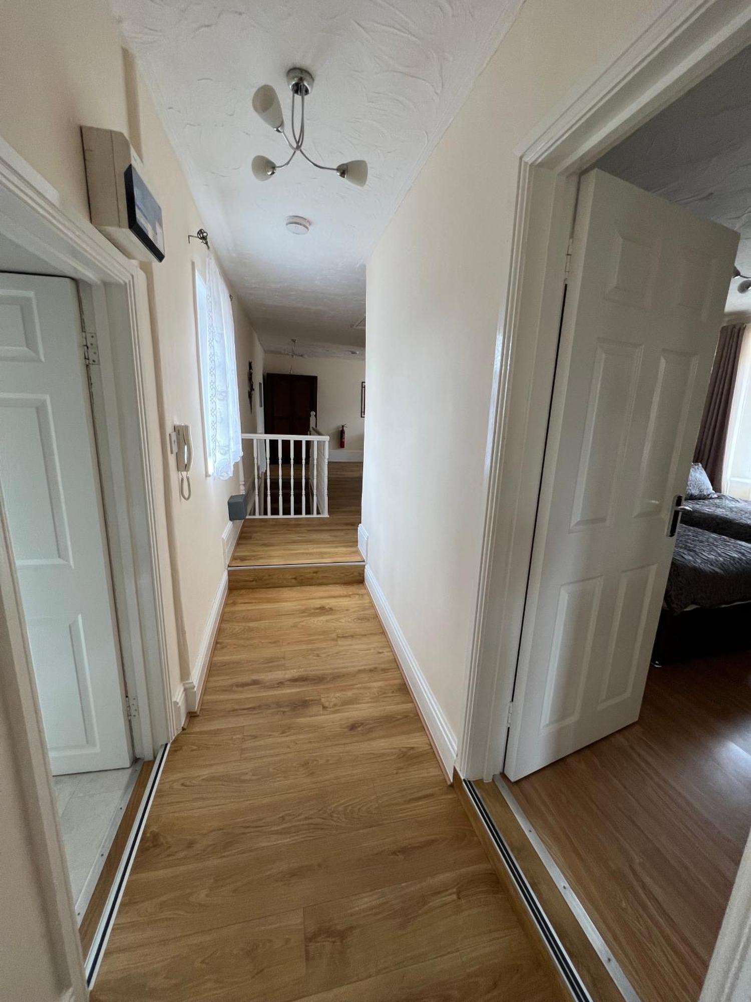 Stay In Yeovil Town Centre, Large 2 Bd Apt With Parking, Sleeps 4 Buitenkant foto