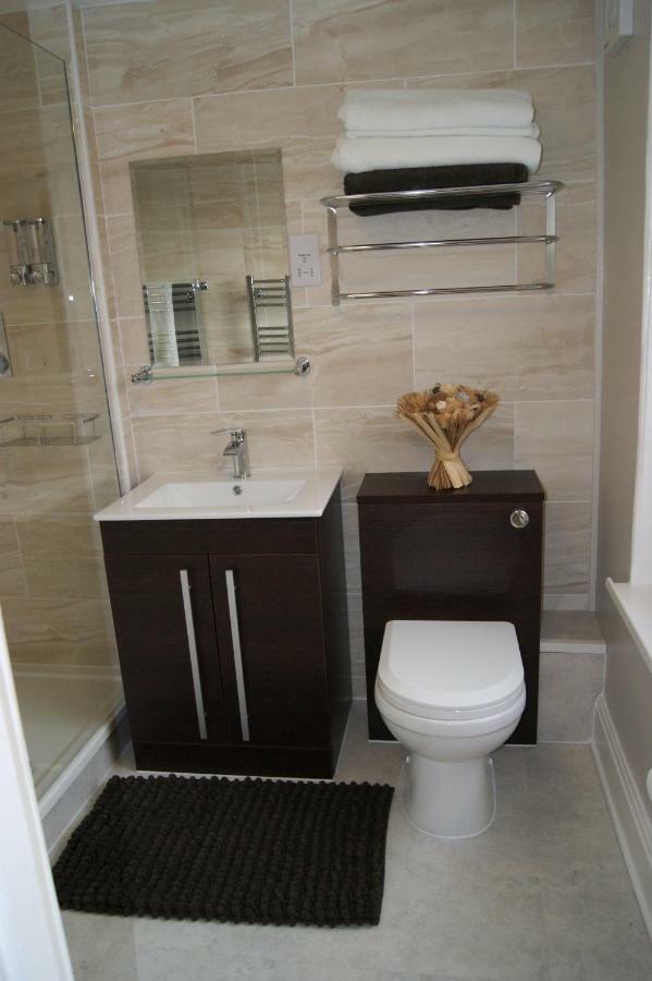 Stay In Yeovil Town Centre, Large 2 Bd Apt With Parking, Sleeps 4 Buitenkant foto